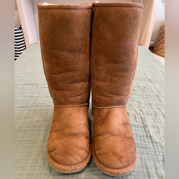 UGG Classic II Genuine Shearling Lined Tall Boot - Picture 4 of 10